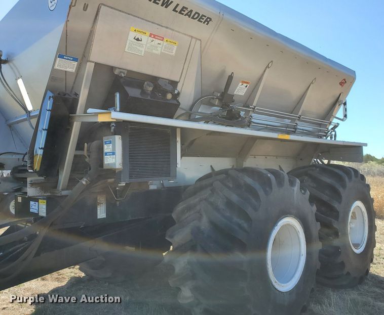 image for item DJ3123 2009 New Leader NL450C compost spreader