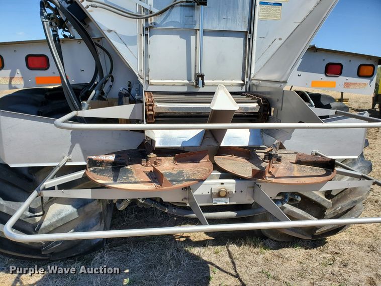 image for item DJ3123 2009 New Leader NL450C compost spreader