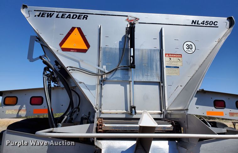 image for item DJ3123 2009 New Leader NL450C compost spreader