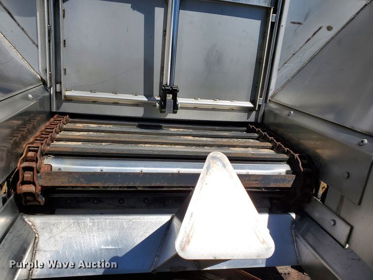 image for item DJ3123 2009 New Leader NL450C compost spreader