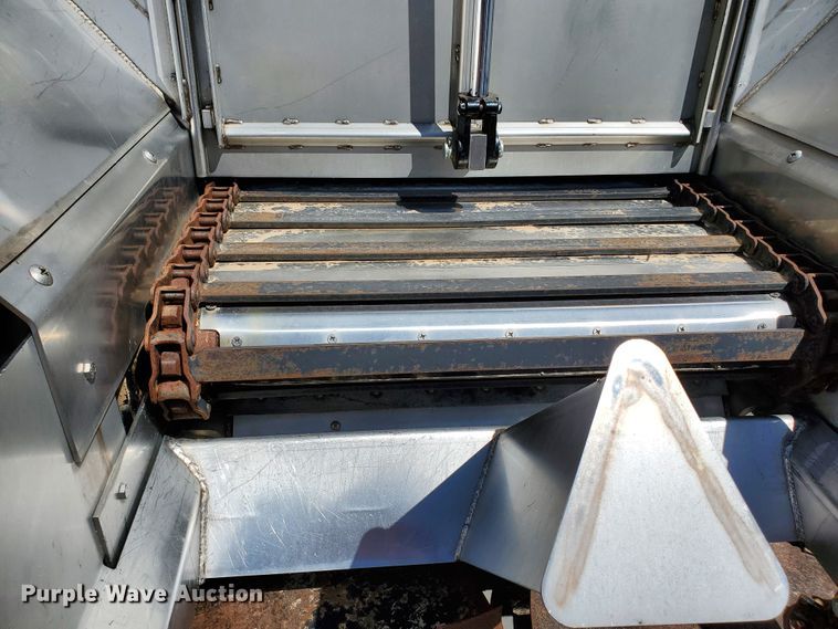 image for item DJ3123 2009 New Leader NL450C compost spreader