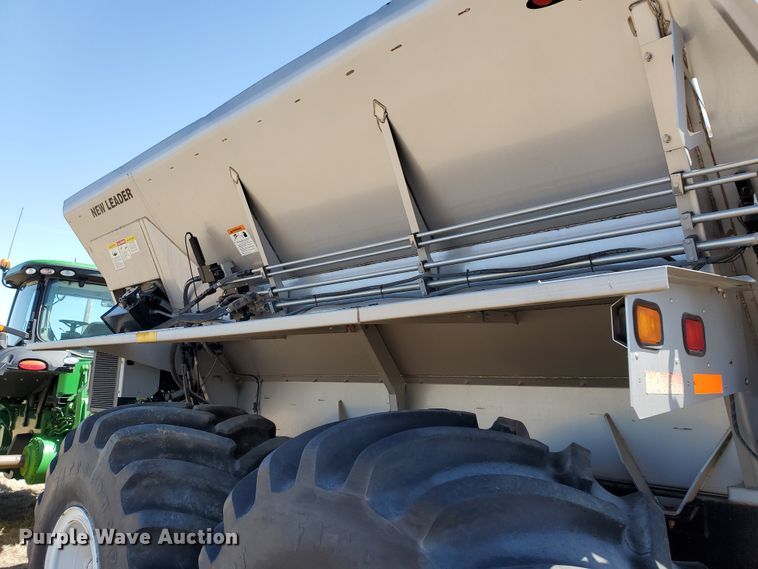 image for item DJ3123 2009 New Leader NL450C compost spreader