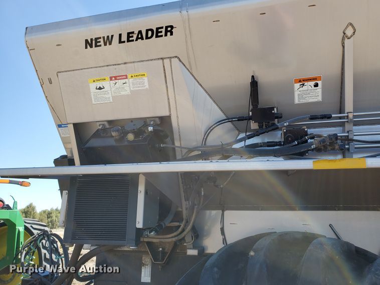 image for item DJ3123 2009 New Leader NL450C compost spreader