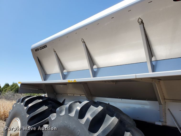 image for item DJ3123 2009 New Leader NL450C compost spreader