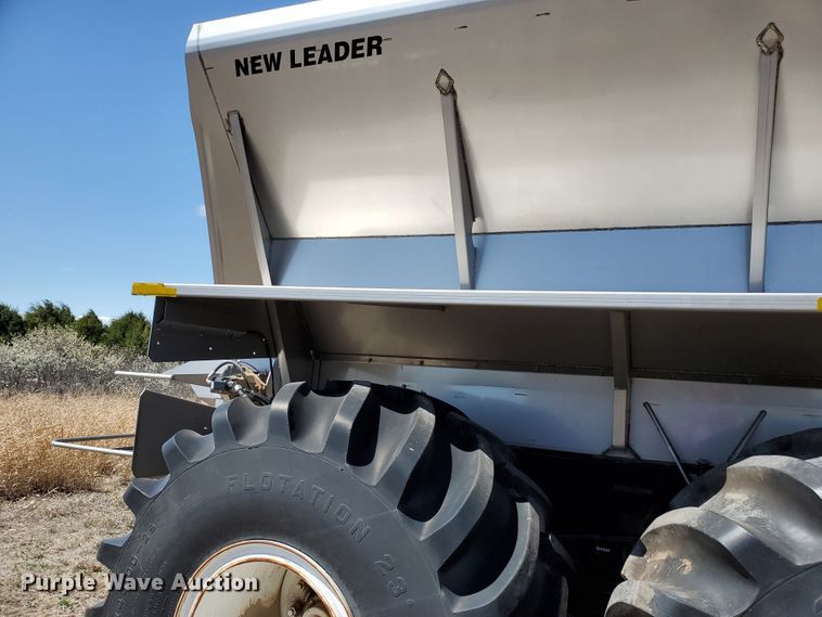 image for item DJ3123 2009 New Leader NL450C compost spreader