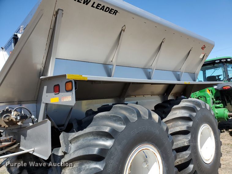 image for item DJ3123 2009 New Leader NL450C compost spreader