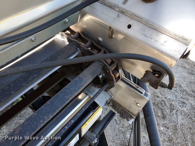 image for item DJ3123 2009 New Leader NL450C compost spreader