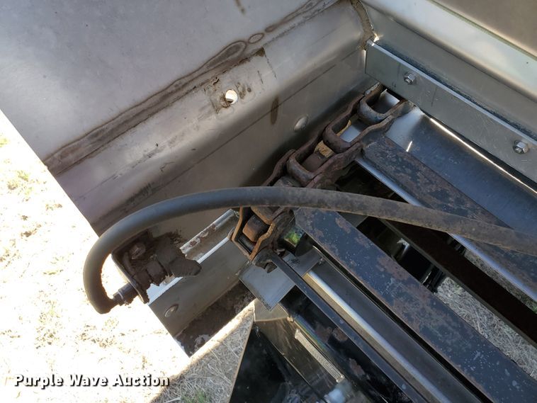 image for item DJ3123 2009 New Leader NL450C compost spreader