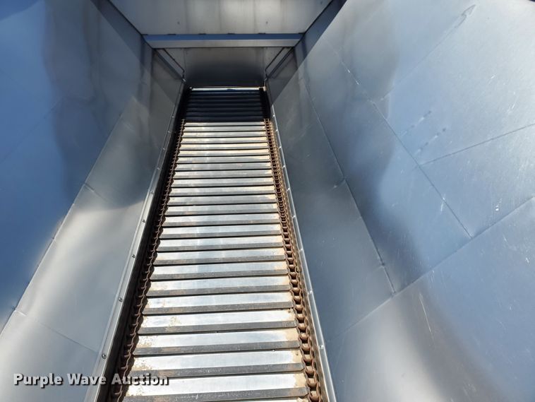 image for item DJ3123 2009 New Leader NL450C compost spreader