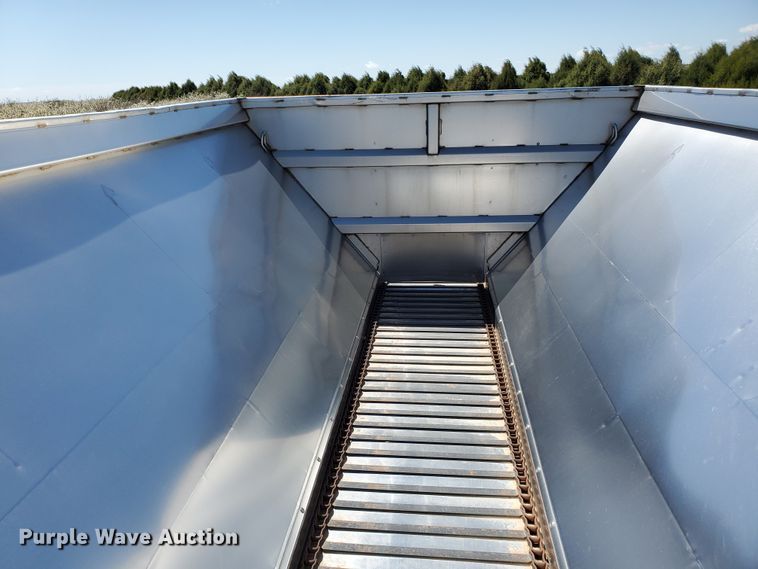 image for item DJ3123 2009 New Leader NL450C compost spreader