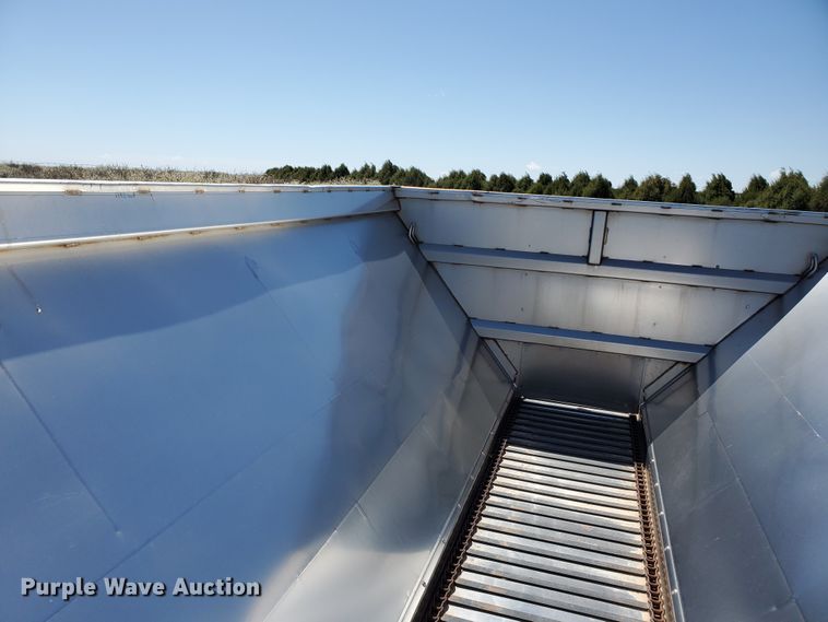 image for item DJ3123 2009 New Leader NL450C compost spreader