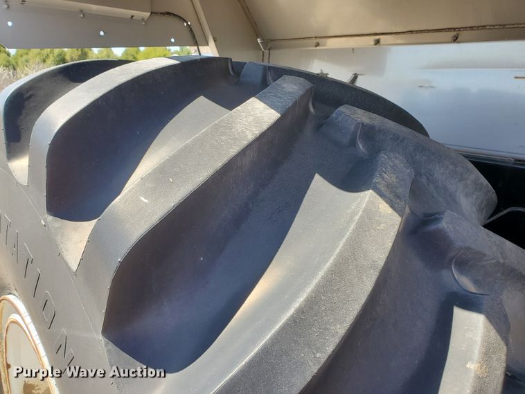 image for item DJ3123 2009 New Leader NL450C compost spreader