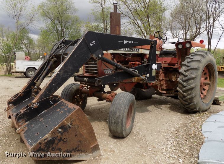image for item DO9360 1970 Farmall 856 tractor