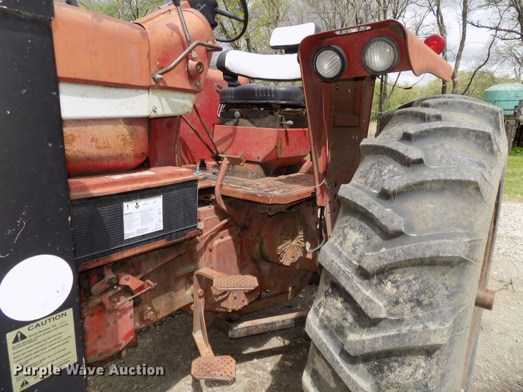 image for item DO9360 1970 Farmall 856 tractor