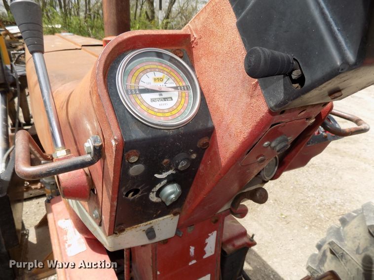 image for item DO9360 1970 Farmall 856 tractor