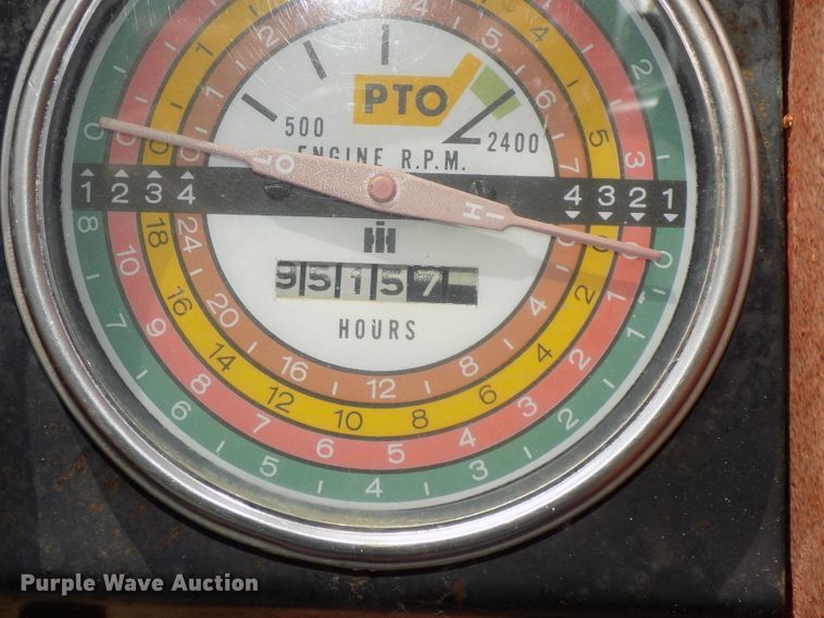 image for item DO9360 1970 Farmall 856 tractor