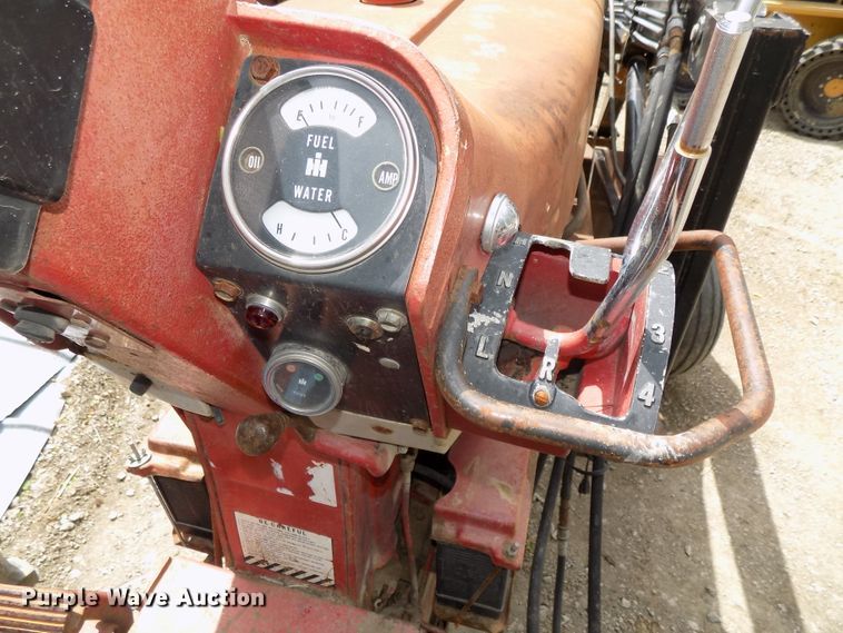 image for item DO9360 1970 Farmall 856 tractor