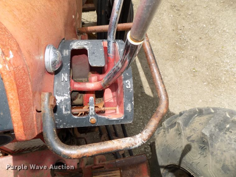 image for item DO9360 1970 Farmall 856 tractor