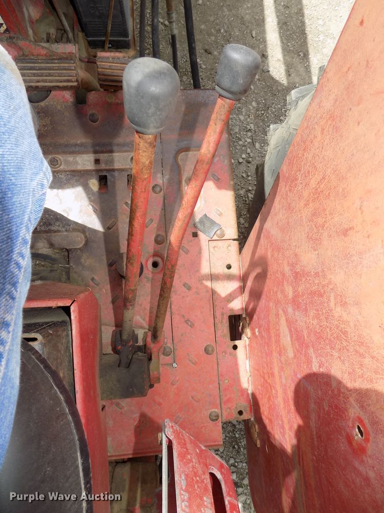 image for item DO9360 1970 Farmall 856 tractor