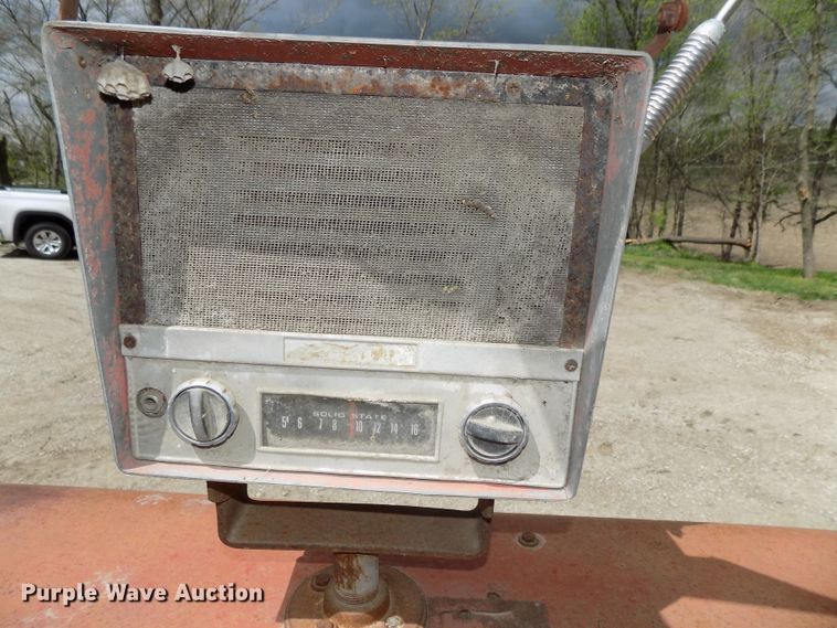 image for item DO9360 1970 Farmall 856 tractor