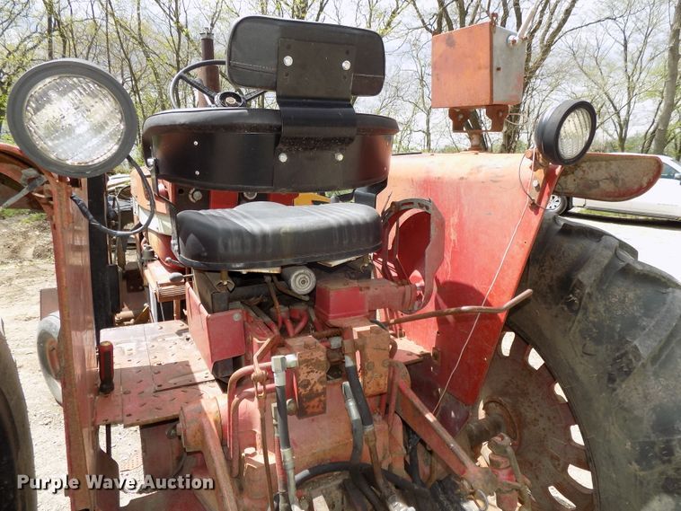 image for item DO9360 1970 Farmall 856 tractor