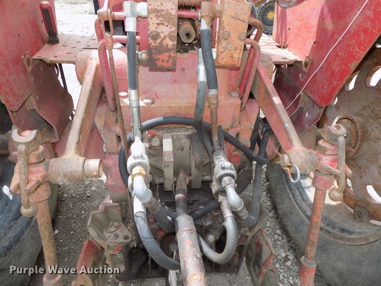 image for item DO9360 1970 Farmall 856 tractor