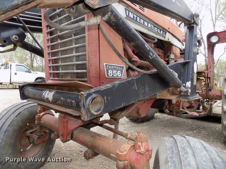 image for item DO9360 1970 Farmall 856 tractor