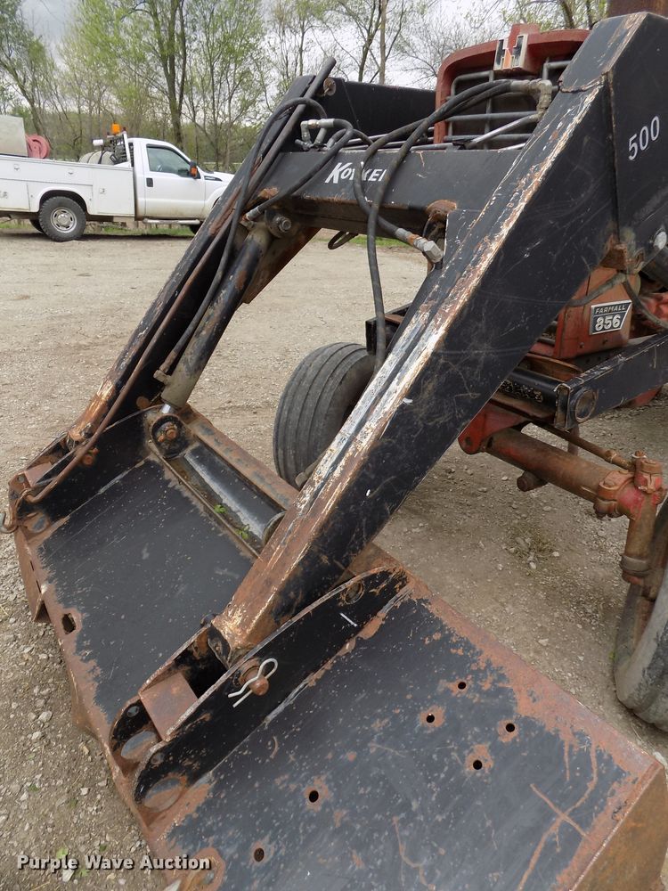 image for item DO9360 1970 Farmall 856 tractor