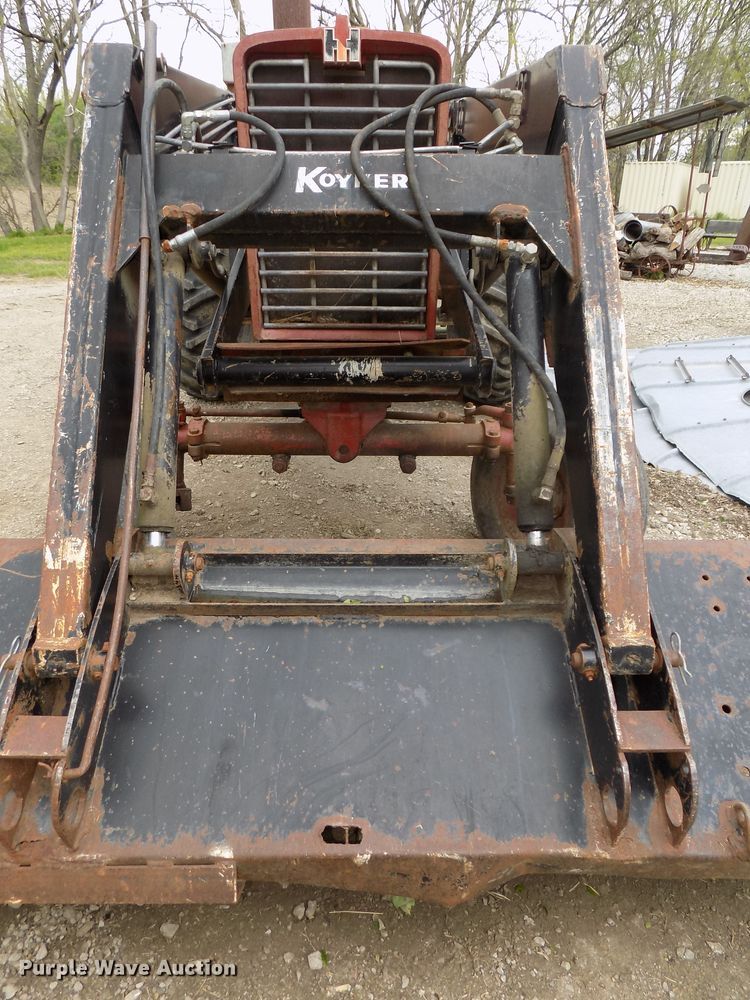 image for item DO9360 1970 Farmall 856 tractor