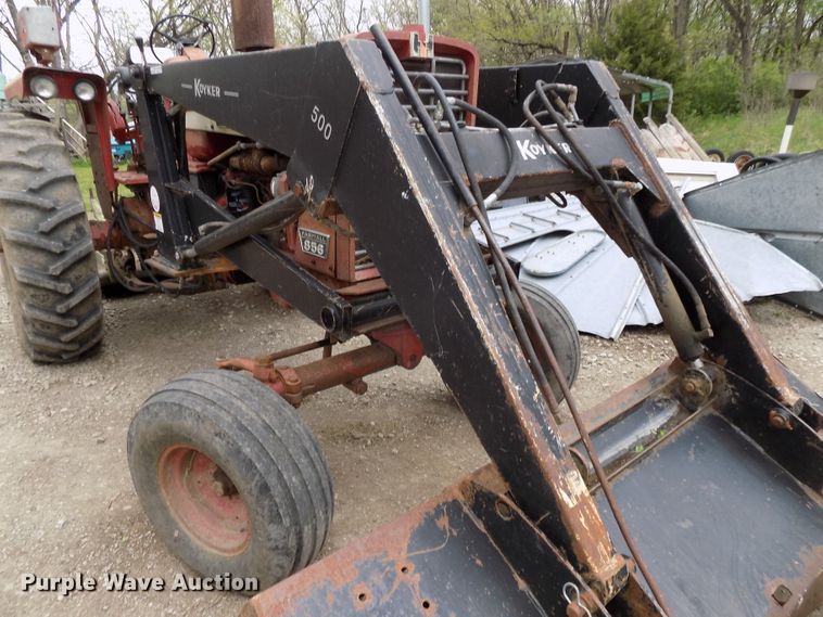 image for item DO9360 1970 Farmall 856 tractor