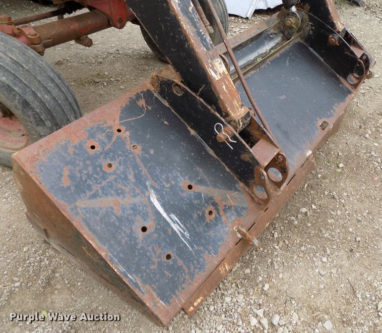 image for item DO9360 1970 Farmall 856 tractor