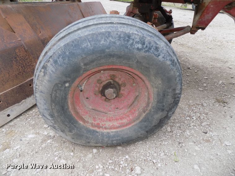 image for item DO9360 1970 Farmall 856 tractor