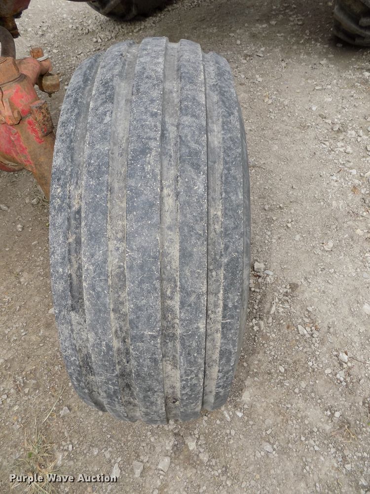 image for item DO9360 1970 Farmall 856 tractor