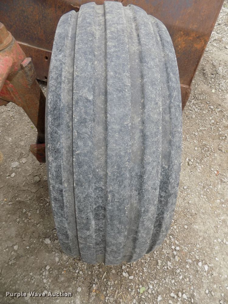 image for item DO9360 1970 Farmall 856 tractor