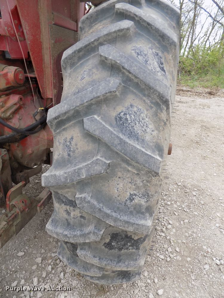 image for item DO9360 1970 Farmall 856 tractor