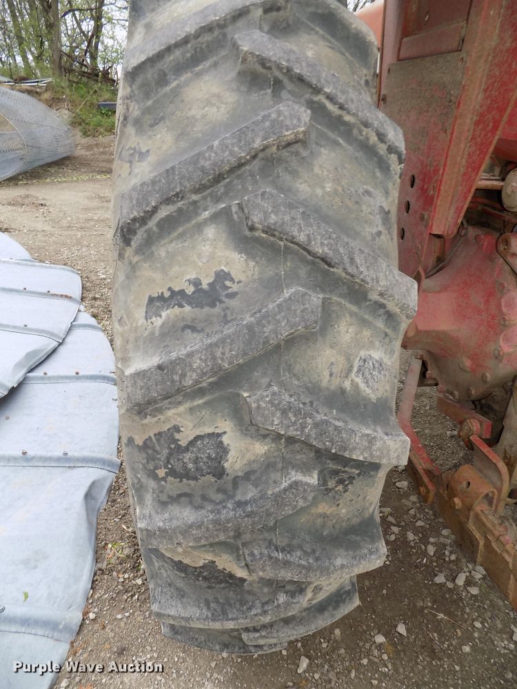 image for item DO9360 1970 Farmall 856 tractor