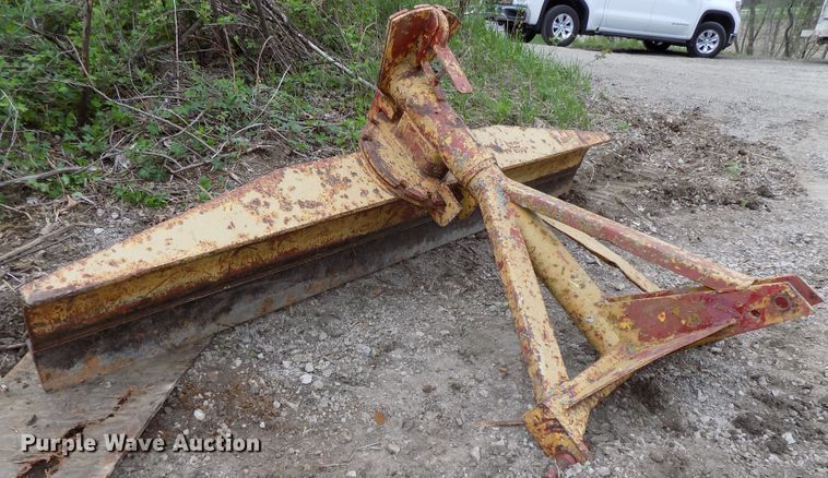 image for item DO9360 1970 Farmall 856 tractor