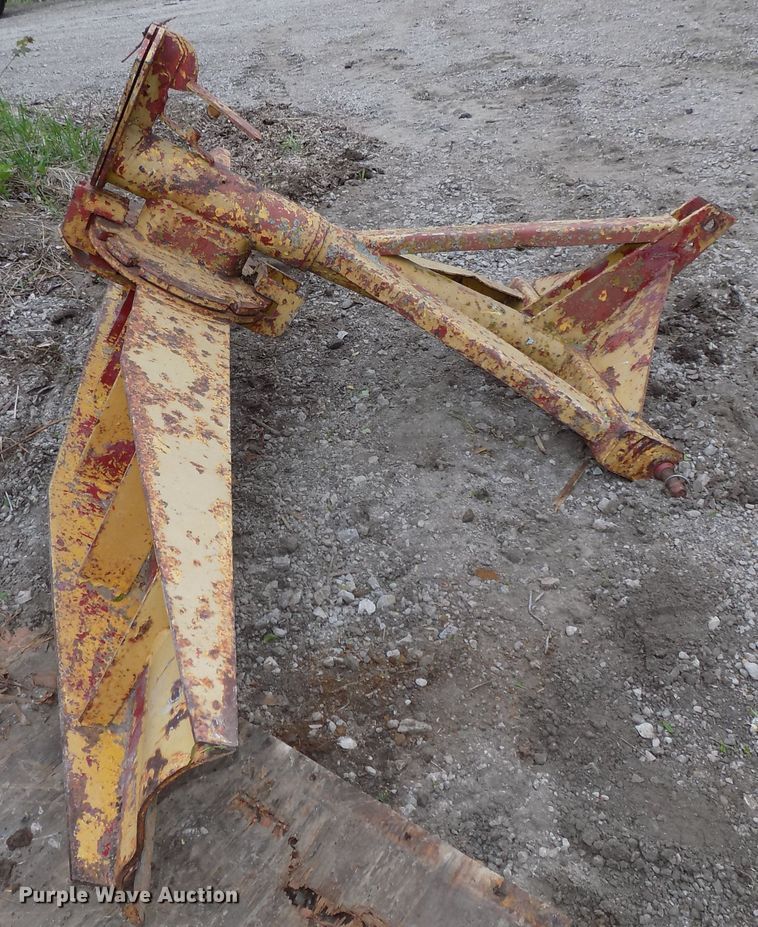 image for item DO9360 1970 Farmall 856 tractor