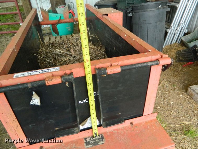 image for item GE9905 Roda R25 manure spreader