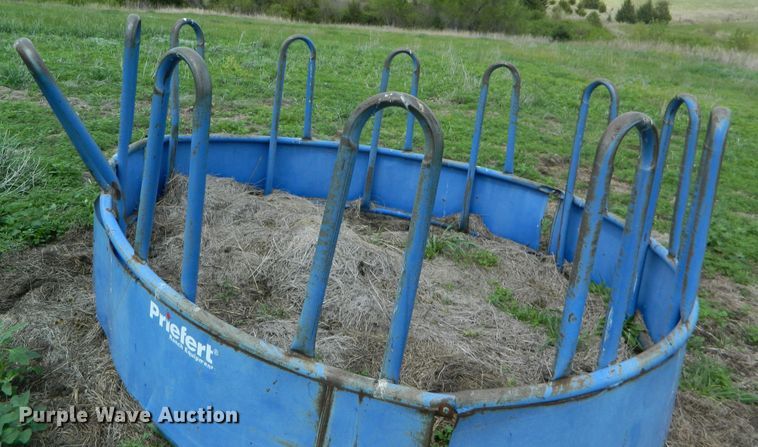 image for item GE9912 Round hay bale feeder