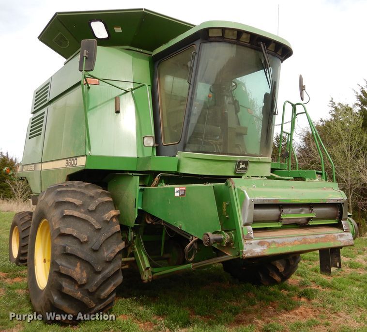 image for item GK9133 1996 John Deere 9600 combine