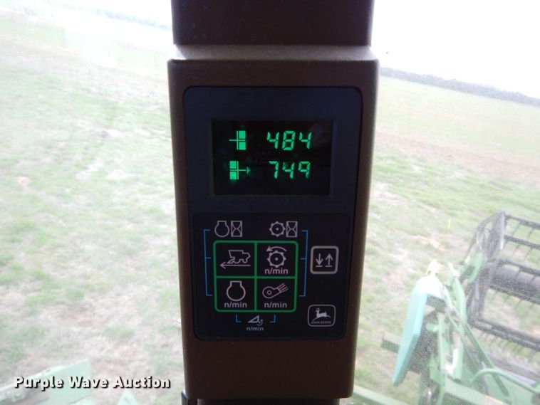 image for item GK9133 1996 John Deere 9600 combine