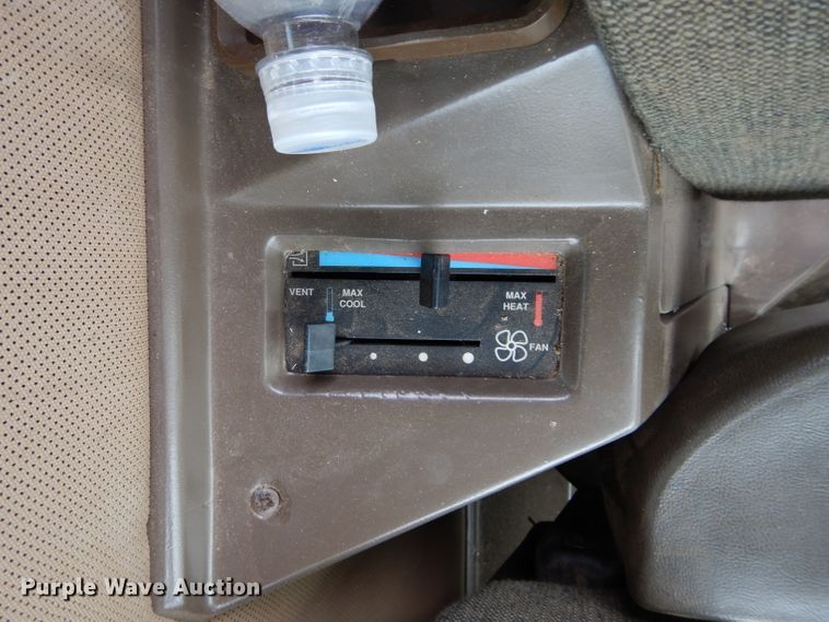 image for item GK9133 1996 John Deere 9600 combine