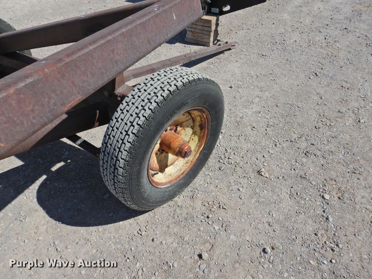 image for item GN9855 John Deere header trailer