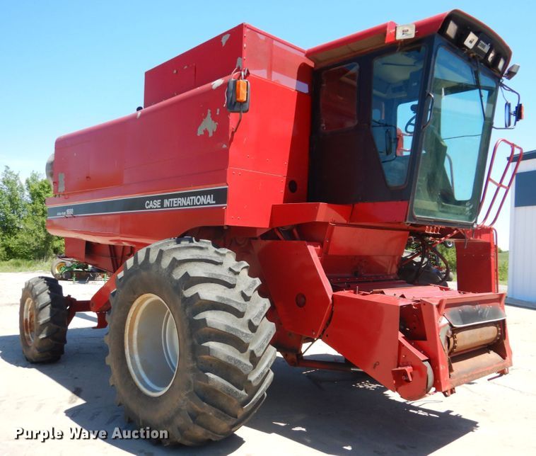 image for item GO9188 1989 Case IH 1680 combine