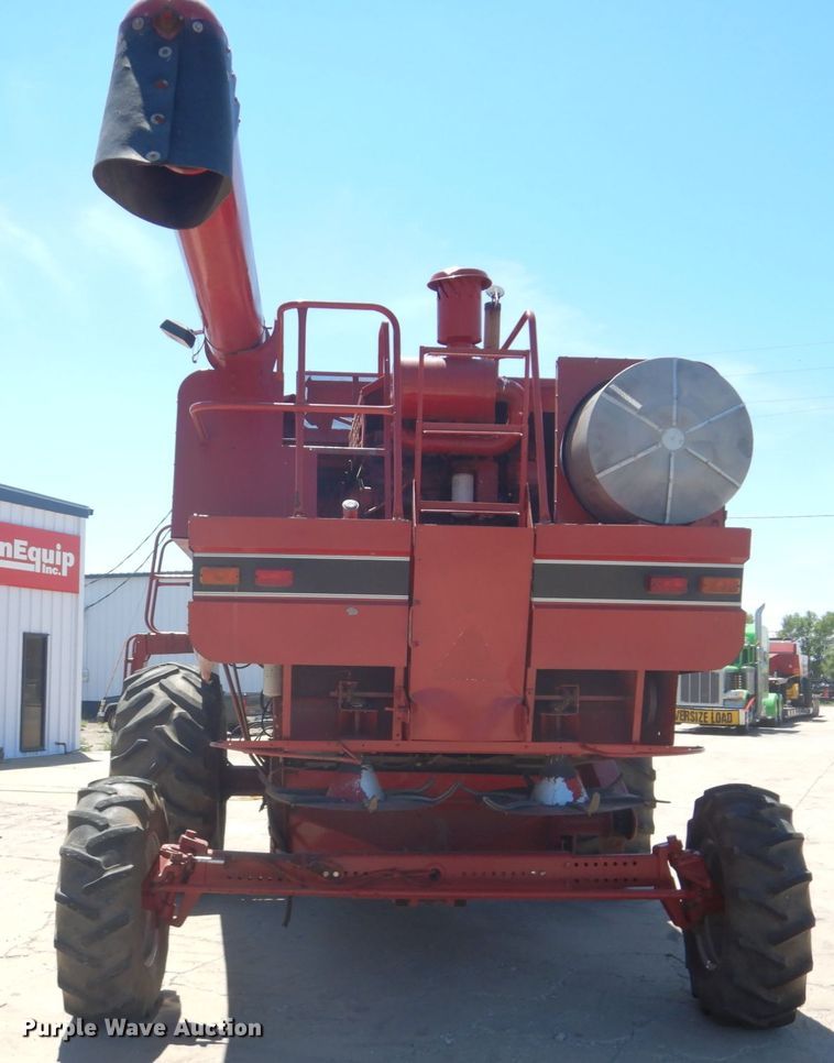 image for item GO9188 1989 Case IH 1680 combine