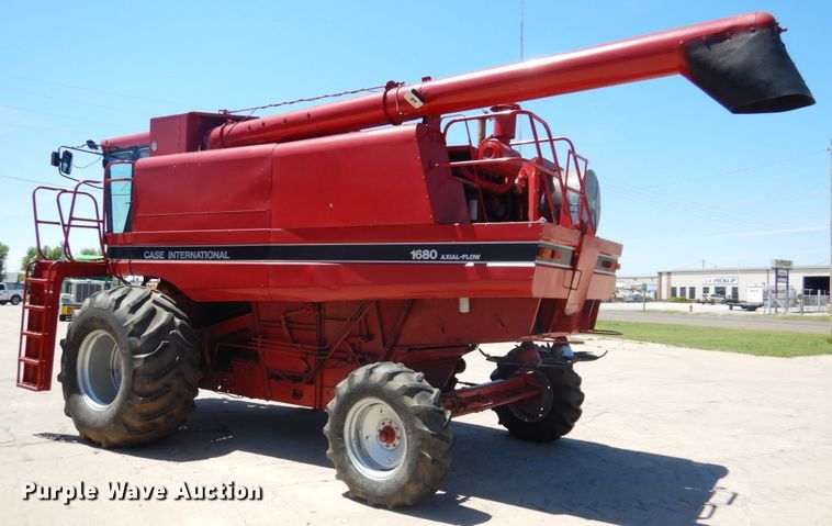 image for item GO9188 1989 Case IH 1680 combine