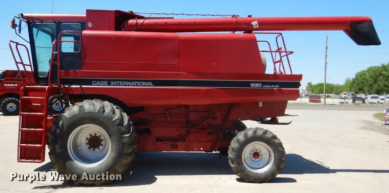 image for item GO9188 1989 Case IH 1680 combine