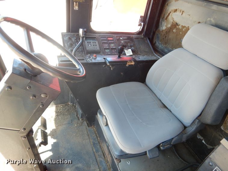image for item GO9188 1989 Case IH 1680 combine
