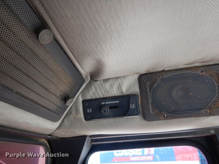 image for item GO9188 1989 Case IH 1680 combine